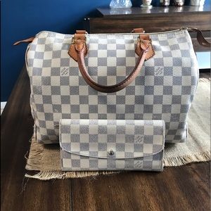 Selling as set. tiny hole side of the purse